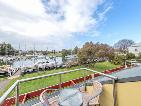 JOHANSSON'S PERCH No. 1 - Darwin Holiday 3