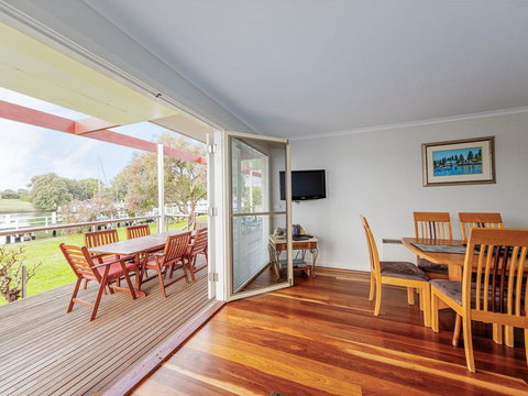 JOHANSSON'S PERCH No. 1 - Darwin Holiday 1