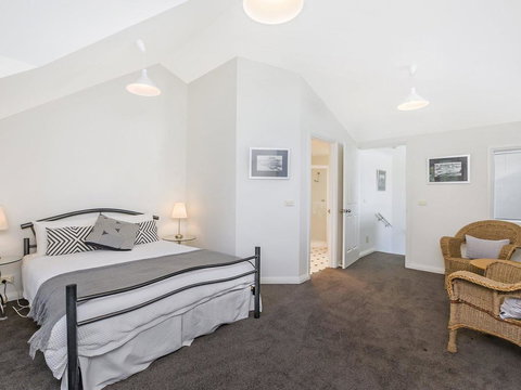 JOHANSSON'S PERCH No. 3 - Darwin Holiday 1