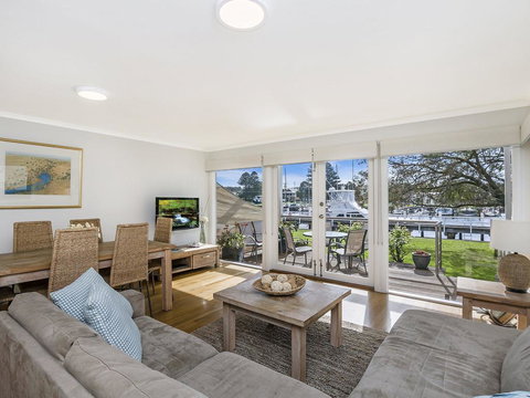 JOHANSSON'S PERCH No. 3 - Darwin Holiday 0