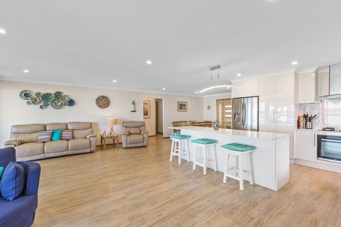 Kalimna Lakeside Living - Darwin Holiday 3