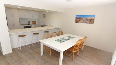 Kanandah 5 - By The Lake! - Darwin Holiday 2