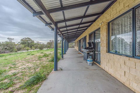 Kangaroo Lake Homestead - Darwin Holiday 1