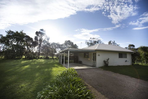 Karinya Cottage - Pet Friendly Country Retreat - Darwin Holiday 1