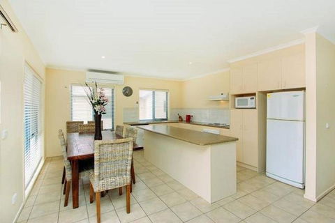 Kava Villa Cowes - Darwin Holiday 3