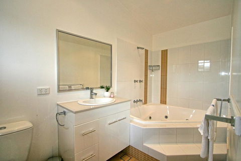 Khione 5/23-25 Kirwan Close - Darwin Holiday 1