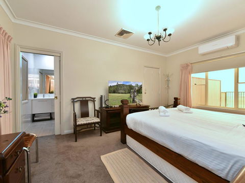 King Retreat Estate - You Can Honestly Walk To Bimbadgen And Hope Estate Concerts - Darwin Holiday 2