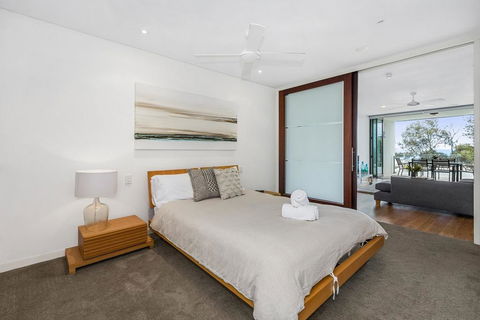 KINGSCLIFF NOR NOR EAST 101 ON MARINE PARADE - Darwin Holiday 2