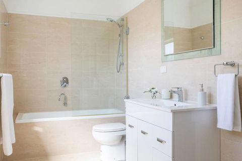 Kinross Cottage - Neat And Stylish, Sleeps 9 - Darwin Holiday 2