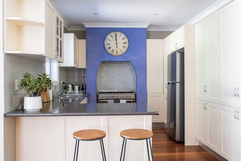 Kinross Cottage - Neat And Stylish, Sleeps 9 - Darwin Holiday 1