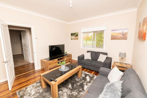 Kinross On Cox Sweet, Neat & Simple + Wifi - Darwin Holiday 2
