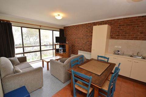 Kirwan 32 - Darwin Holiday 0