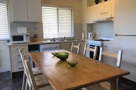 Kirwan 4, 4 Bedroom - Darwin Holiday 2