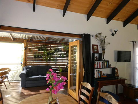 Kookaburra Cottage At Uralba Eco Cottages - Darwin Holiday 3