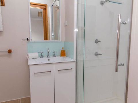 Kookas Nest - Waterfront Home, Tranquil Setting - Darwin Holiday 1