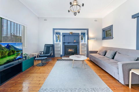 KOZYGURU ARNCLIFFE SYDNEY AIRPORT RENOVATED COTTAGE 3 BED HOUSE NAR232 - Darwin Holiday 0