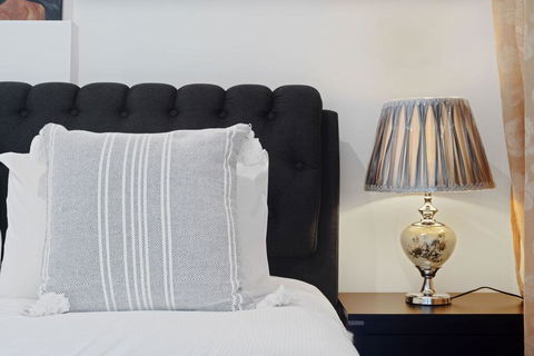 KOZYGURU Belrose Modern Designer 2 Bed + FREE Parking - Darwin Holiday 1