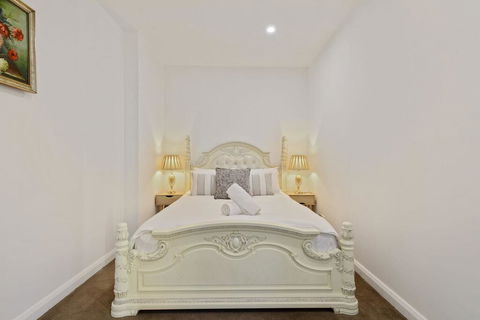 KOZYGURU Belrose Modern Designer 2 Bed + FREE Parking - Darwin Holiday 2