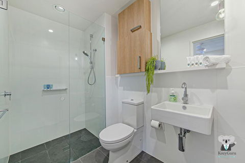 KOZYGURU WOLLI CREEK KOZY 1 BED APT SYDNEY AIRPORT & SYDNEY CBD NWC020 - Darwin Holiday 2