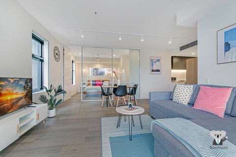 KOZYGURU WOLLI CREEK KOZY 1 BED APT SYDNEY AIRPORT & SYDNEY CBD NWC020 - Darwin Holiday 0