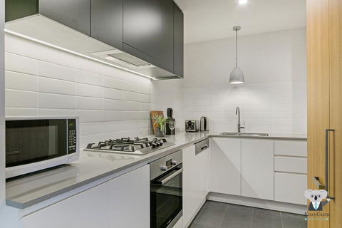 KOZYGURU WOLLI CREEK KOZY 1 BED APT SYDNEY AIRPORT & SYDNEY CBD NWC020 - Darwin Holiday 3