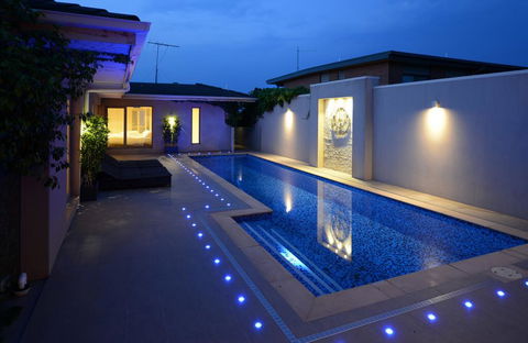 Kraimorie Large Family Beach House With Pool, Superb Water Views, Pool, And Games Room - Darwin Holiday 0