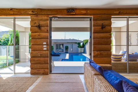 Kraimorie Large Family Beach House With Pool, Superb Water Views, Pool, And Games Room - Darwin Holiday 3