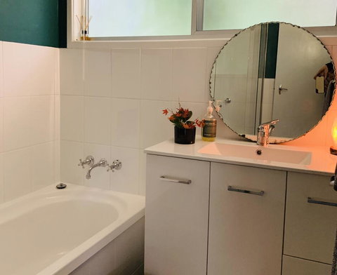 Kurrajong Heights Cottage - Darwin Holiday 1