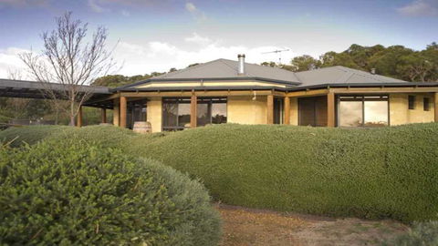 La Collina - Darwin Holiday 0