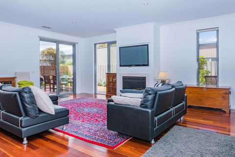 Lahinch Mews - Family Bookings Only - Darwin Holiday 2