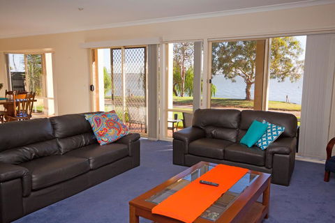 Lake Boga Waterfront Holiday House - Darwin Holiday 2