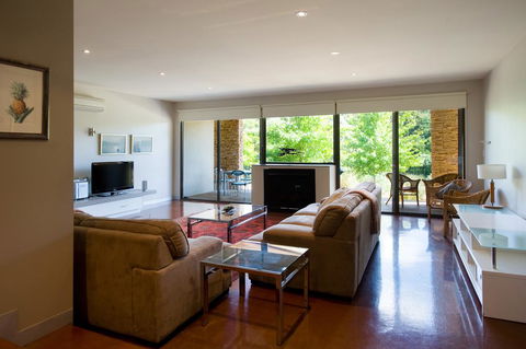 Lake Daylesford Lodge 4 - Darwin Holiday 2