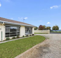 Lake Escape on Pool Avenue - Darwin Holiday