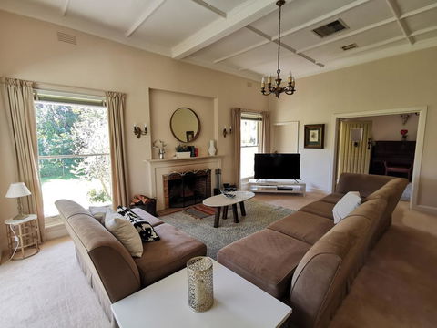 Lake House Benalla - Darwin Holiday 2