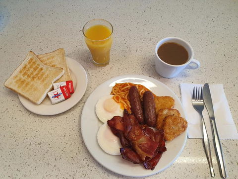 Lake Jindabyne Hotel - Darwin Holiday 1