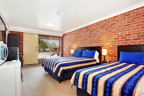 Lake Macquarie Motor Inn - Darwin Holiday 2