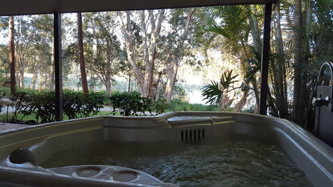 Lake Russell Lakeside Retreat - Darwin Holiday 0