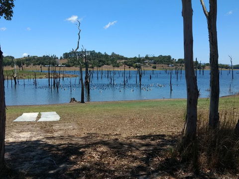 Lake Tinaroo Waterfrontage - Darwin Holiday 2