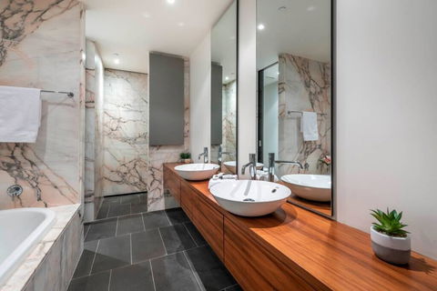 Lake Views, Central CBD Location//FREE WIFI+NETFLIX - Darwin Holiday 3