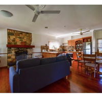 Lakefront holiday villa - Darwin Holiday