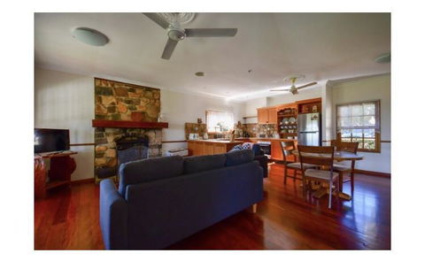 Lakefront Holiday Villa - Darwin Holiday 0