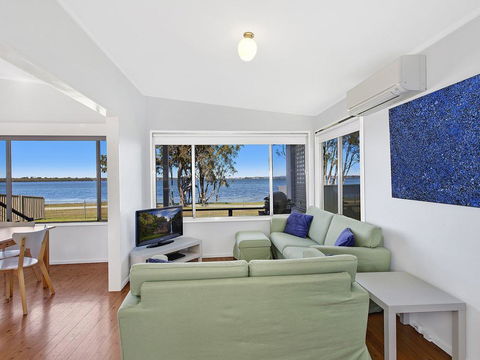Lakes Edge Cottage - Darwin Holiday 0