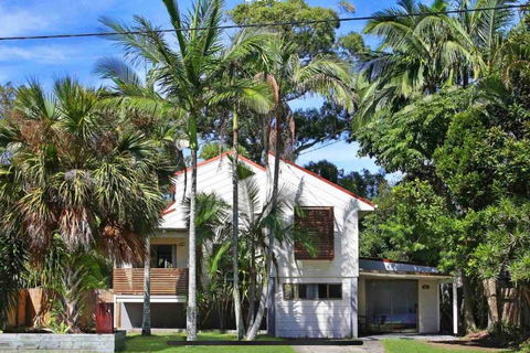 Lakeside Beach House - Hostie Properties - Darwin Holiday 1