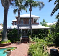 Lakeside Bed  Breakfast - Darwin Holiday