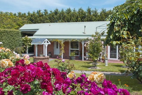 Lakeside Cottage Luxury B&B - Darwin Holiday 1