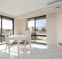 Lakeside Fun house near the Swan Valley - Darwin Holiday