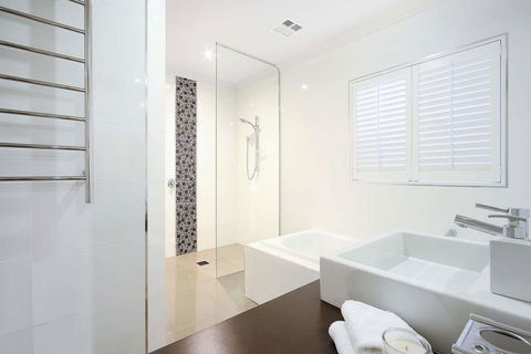 Lang Street Luxury Retreat - Mulwala - Darwin Holiday 2
