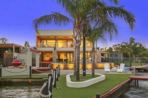 Lang Street Luxury Retreat - Mulwala - Darwin Holiday 0
