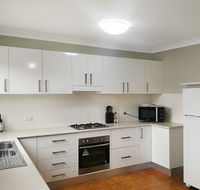 Large 5-Bedroom House with Wifi  Netflix Close to Taronga Western Plains Zoo - Darwin Holiday
