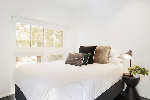 Large Converted Church Apartment In Top Location - Darwin Holiday 3